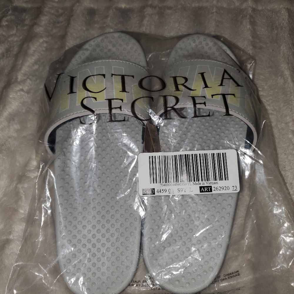 PINK by Victoria Secret slides